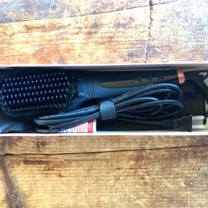 AMIKA   POLISHED PERFECTION    Straightening Brush